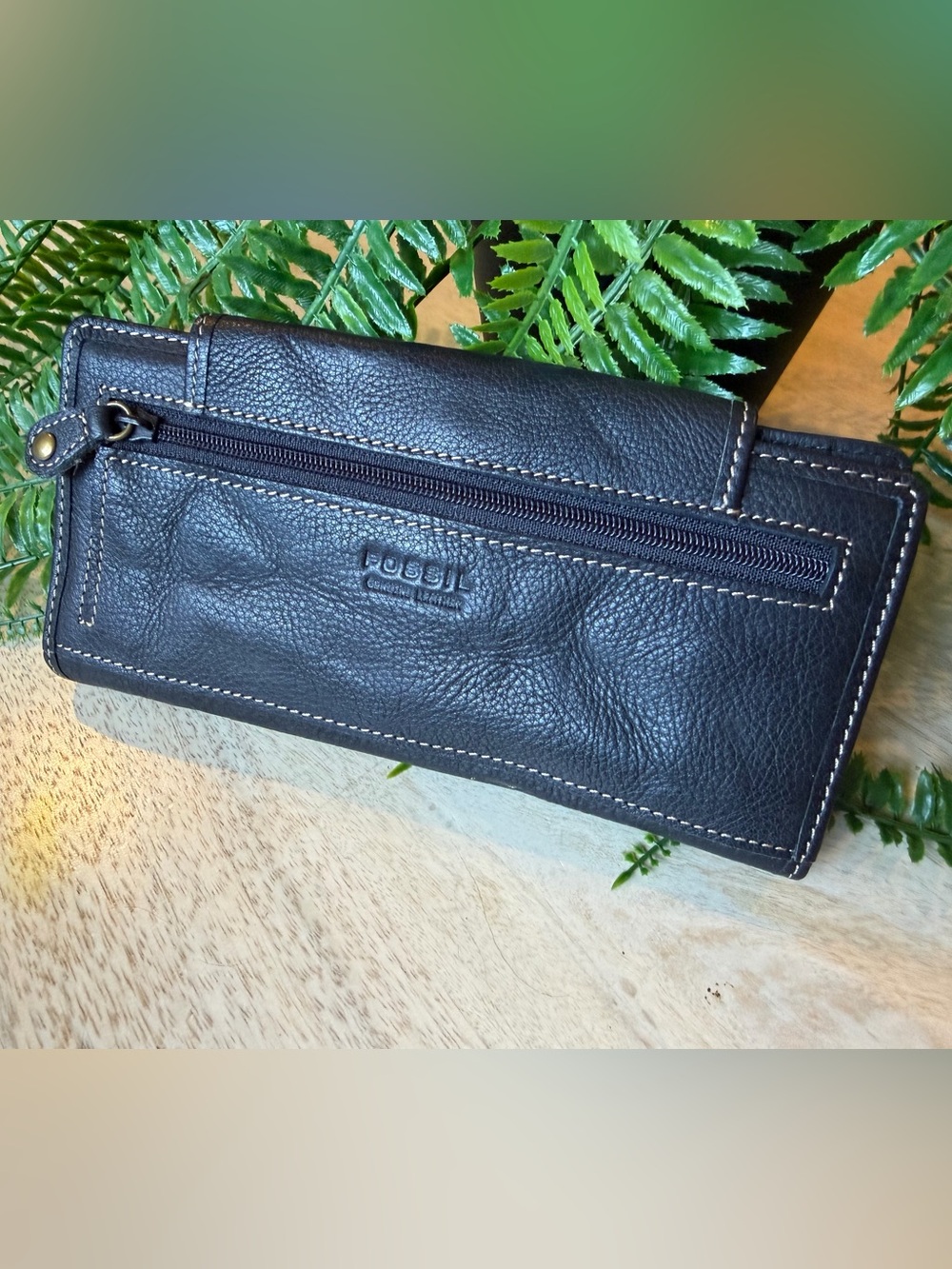 FOSSIL brand black washed leather tab wallet Never Used, vintage brass studs - Picture 5 of 7